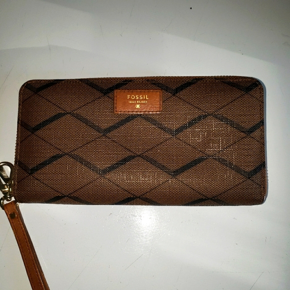 Fossil Handbags - Fossil Mimi Zip Clutch Wristlet Wallet